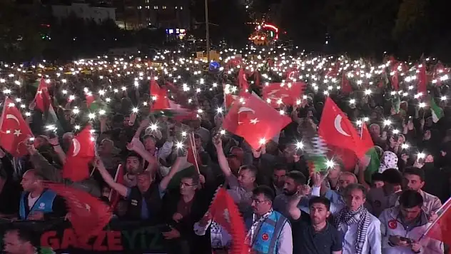 Erzurum geceyi ayakta geçirdi: Dualar Gazze için