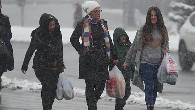 Kayseri'de kar  yağışı etkili oluyor