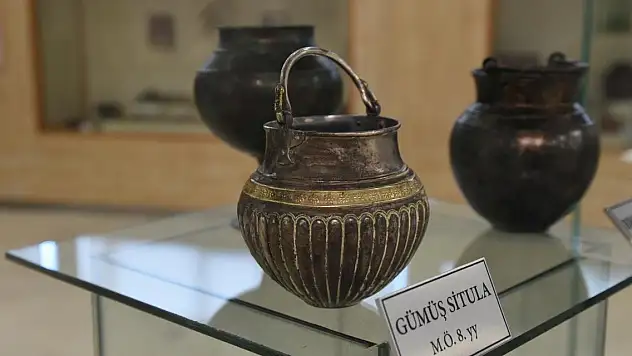 Ağrı'da yakalandı Kars'ta sergileniyor
