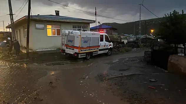 Kars'ı yine sel vurdu