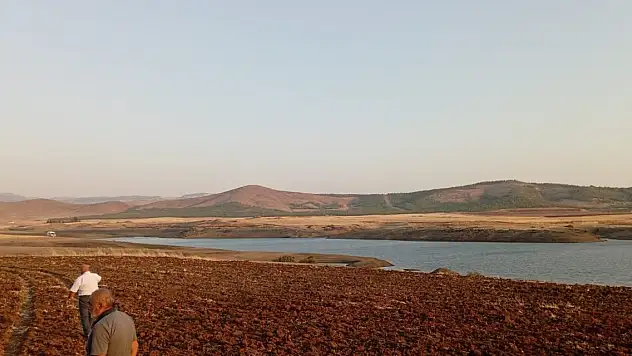 Serinlemek için gölete giren baba-kız boğuldu