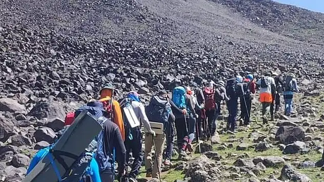 Bazid Dağcılık Kulübü 150 Dağcı ile Ağrı'ya tırmandı