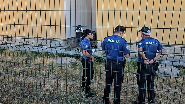 Erzincan'da bir kişi apartman boşluğunda ölü bulundu