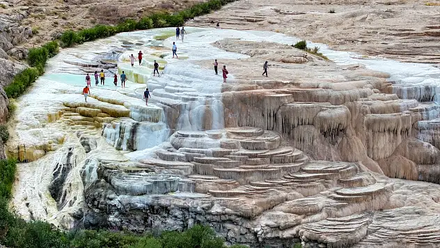 Burası da Van'ın Pamukkale'si