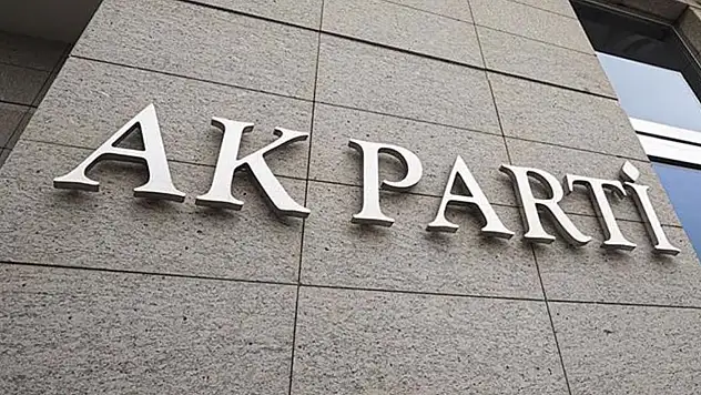 AK Parti'ye 2 milletvekili ve 13 belediye başkanı katıldı