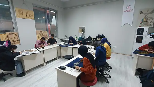 Ağrı Gençlik Merkezi'nde Filografi Kursuna Yoğun İlgi