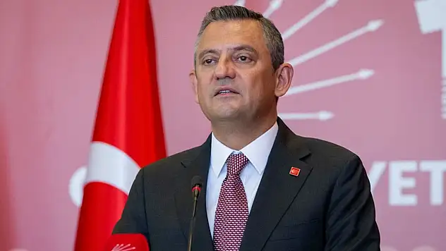 CHP lideri Özgür Özel'in ayağı kırıldı