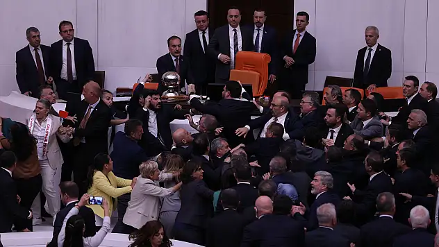 Meclis'teki yumruklu kavgayı dünya basını konuştu