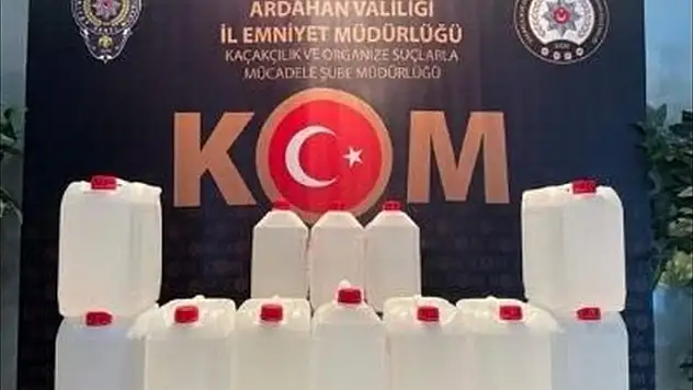 Kargo firmasında litrelerce etil alkol ele geçirildi