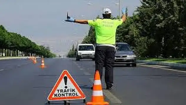 8-15 Ağustos tarihleri arasında 1 milyon 971 bin 985 araç denetlendi