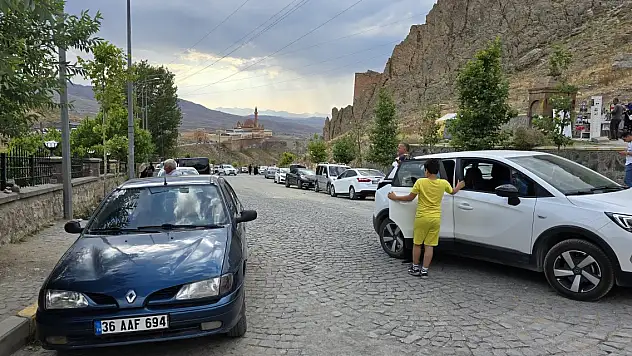 Doğubayazıt yaz döneminde büyük ilgi görüyor