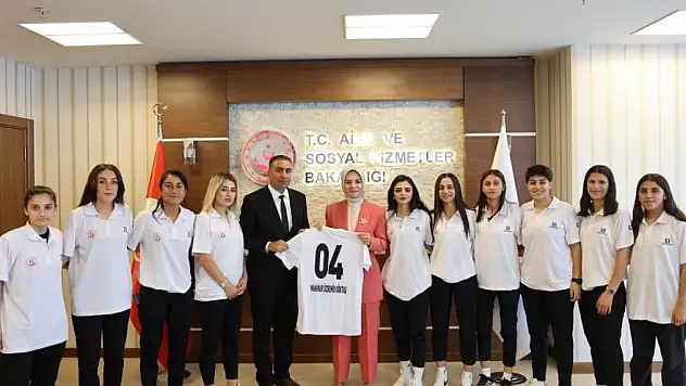 Ağrı'nın altın kızları Bakan Göktaş'la görüştüler