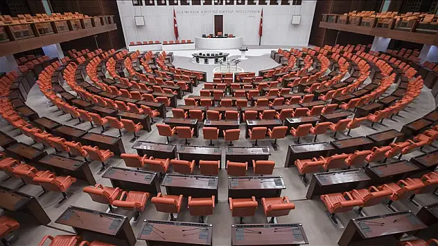 TBMM'de sandalye dağılımı değişti