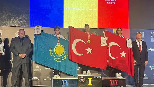Diyarbakırlı Zührenaz, Dünya Bilek Güreşi Şampiyonası'ndan madalyayla döndü