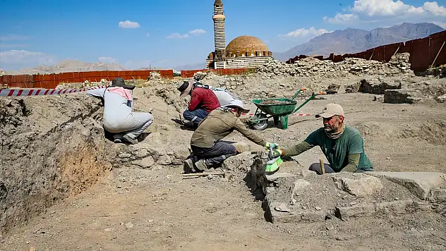'Eski Van Şehri' kazılarında yeni yapılar ortaya çıkıyor