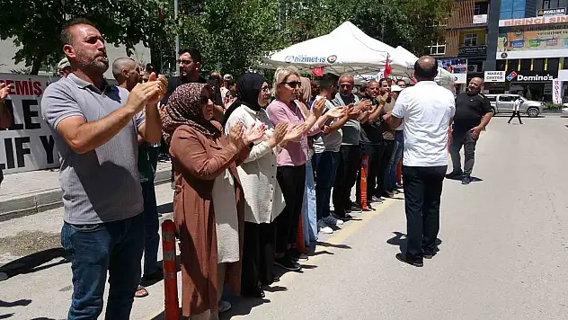 Van'da belediyelerden çıkarılan işçiler 114 gündür haklarını arıyor