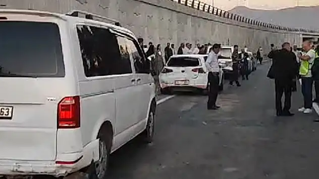 Van'da düğün konvoyunda 8 araç birbirine girdi