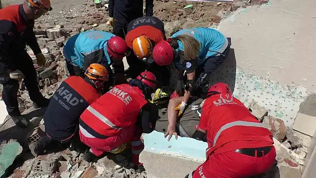 Erzurum'da gerçekçi deprem tatbikatı