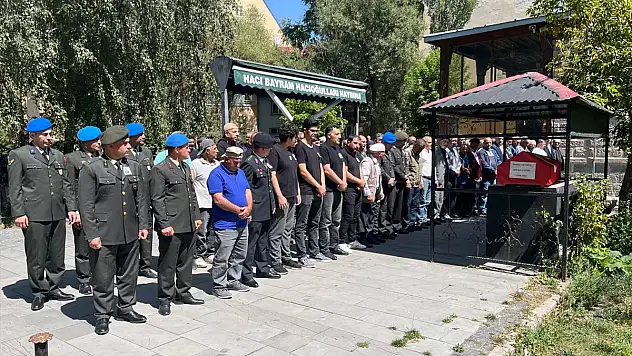 Vefat eden Kıbrıs gazisi Kars'ta son yolculuğuna uğurlandı