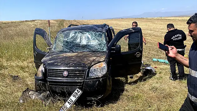 Kars'ta kontrolden çıkan araç devrildi