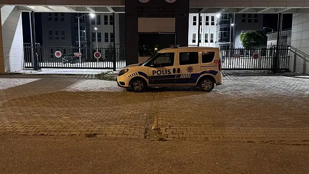Erzurum'da babasını ve babasının arkadaşını av tüfeğiyle öldüren zanlı tutuklandı