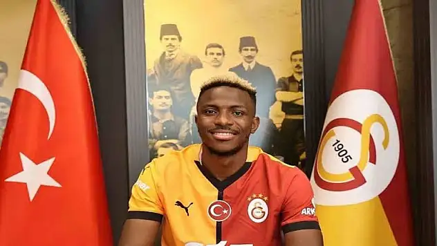 Victor Osimhen'i resmen açıkladılar