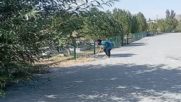 Mezarlıklar Müdürlüğü'nden Vatandaşlara Temizlik Uyarısı