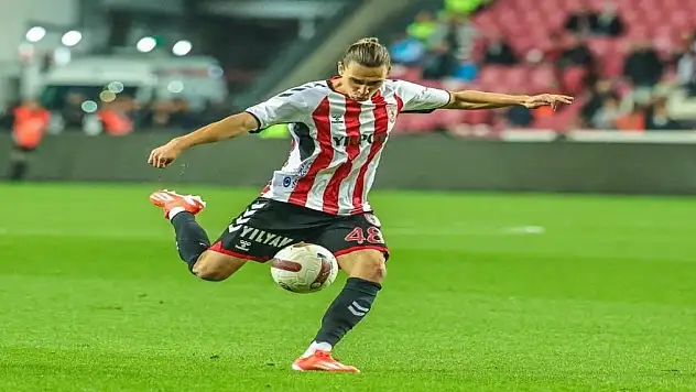 Galatasaraylı Taylan Antalyalı, Bodrum FK'ya kiralandı