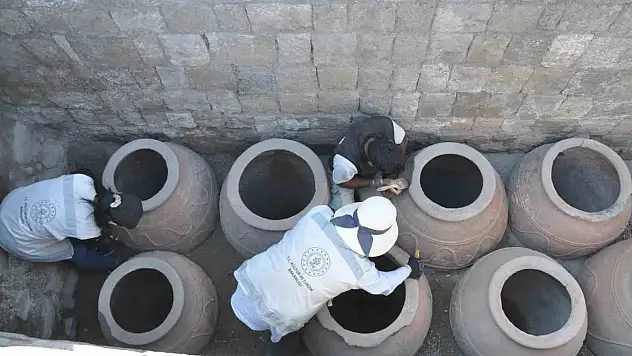 Kars'ta Selçuklu dönemine ait erzak deposu ortaya çıktı