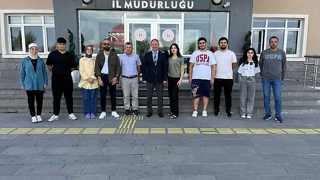 Erzurum'daki tiyatro ekibi deprem bölgesi için yola çıktı
