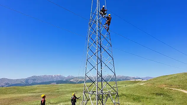 Muş'ta elektrik şebekeleri güçlendiriliyor