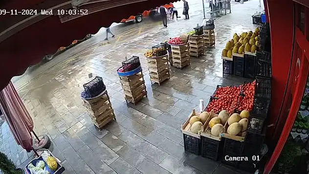 Erzurum'da kadın minibüsün açık kalan kapısından düştü