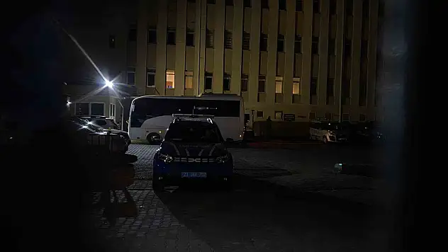 Narin cinayetinde serbest bırakılanlar jandarma eşliğinde adliyeden çıktı