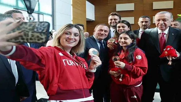 Cumhurbaşkanı Erdoğan, Türkiye Milli Paralimpik Takımı ile buluştu