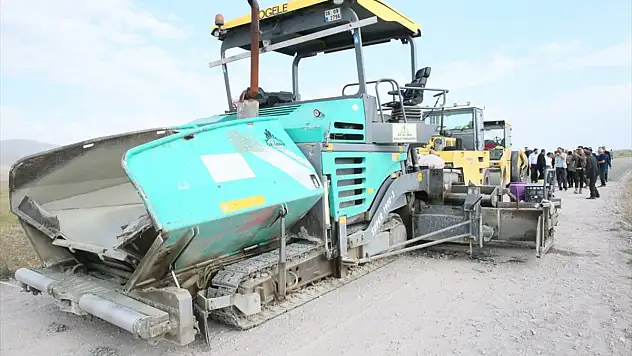 Kars'ın köy yolları yenileniyor