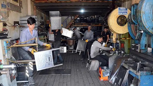 Kars'ta üretilen sobalar 8 ile gönderiliyor