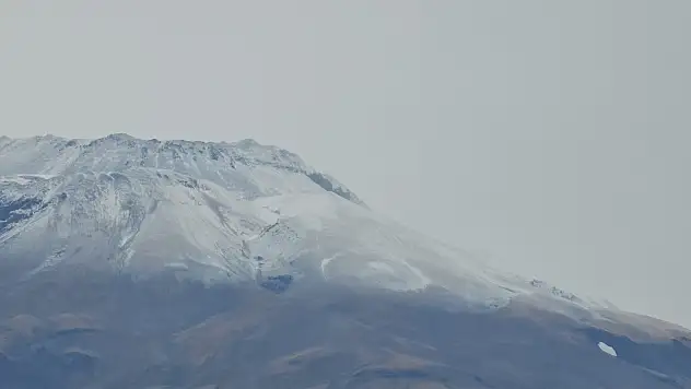 Süphan Dağı'na ilk kar düştü