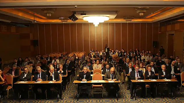 Van'da 180 cerrah ile 'Tümörler ve Epilepsi Cerrahisi' eğitim kursu başladı