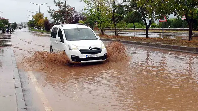 Bitlis'i sel vurdu