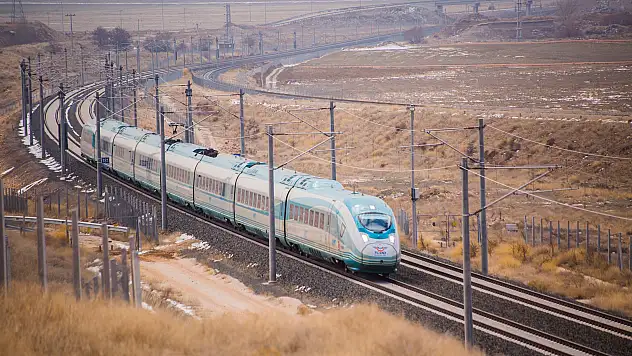 Yüksek Hızlı Tren hattı 4.5 ayda 200 bin yolcu taşıdı