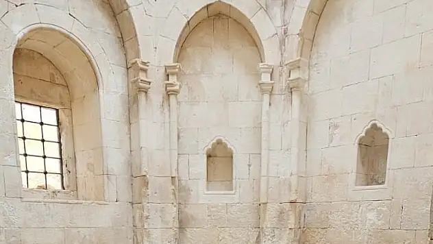İshak Paşa Sarayı'nın Kubbesiz Hamamı
