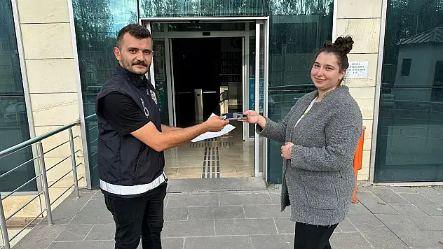 Erzurum'da telefonunu kaybetti: Polisler buldu