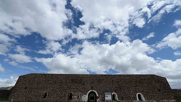Erzurum'un Aziziye Tabyaları ihtişamını koruyor
