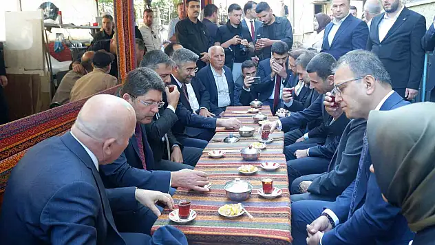 Adalet Bakanı Tunç, Erzurum'da esnafı ziyaret etti