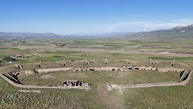 Erzurum'un tarihi Uzunahmet Tabyası bir asrı aşkındır ihtişamını koruyor