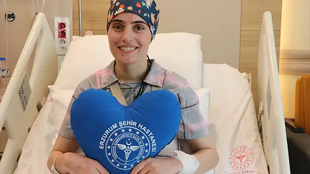 Erzurum'da genç kız zorlu ameliyat sonrası sağlığına kavuştu