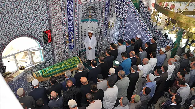 Diyarbakır Bölge Adliye Mahkemesi 11. Ceza Dairesi Başkanı Özcan'ın cenazesi defnedildi