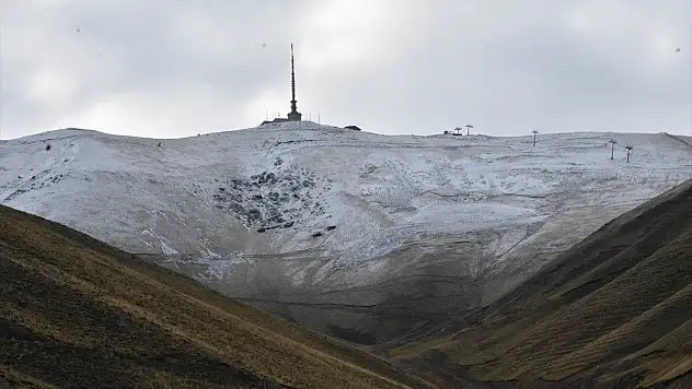 Palandöken beyaza büründü