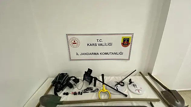 Kars'ta kaçak kazı yapan 9 kişi suçüstü yakalandı