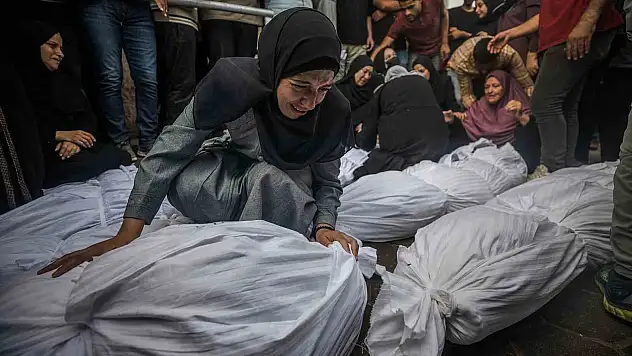 İsrail Gazze'de yerleşim alanı ve okullara saldırdı